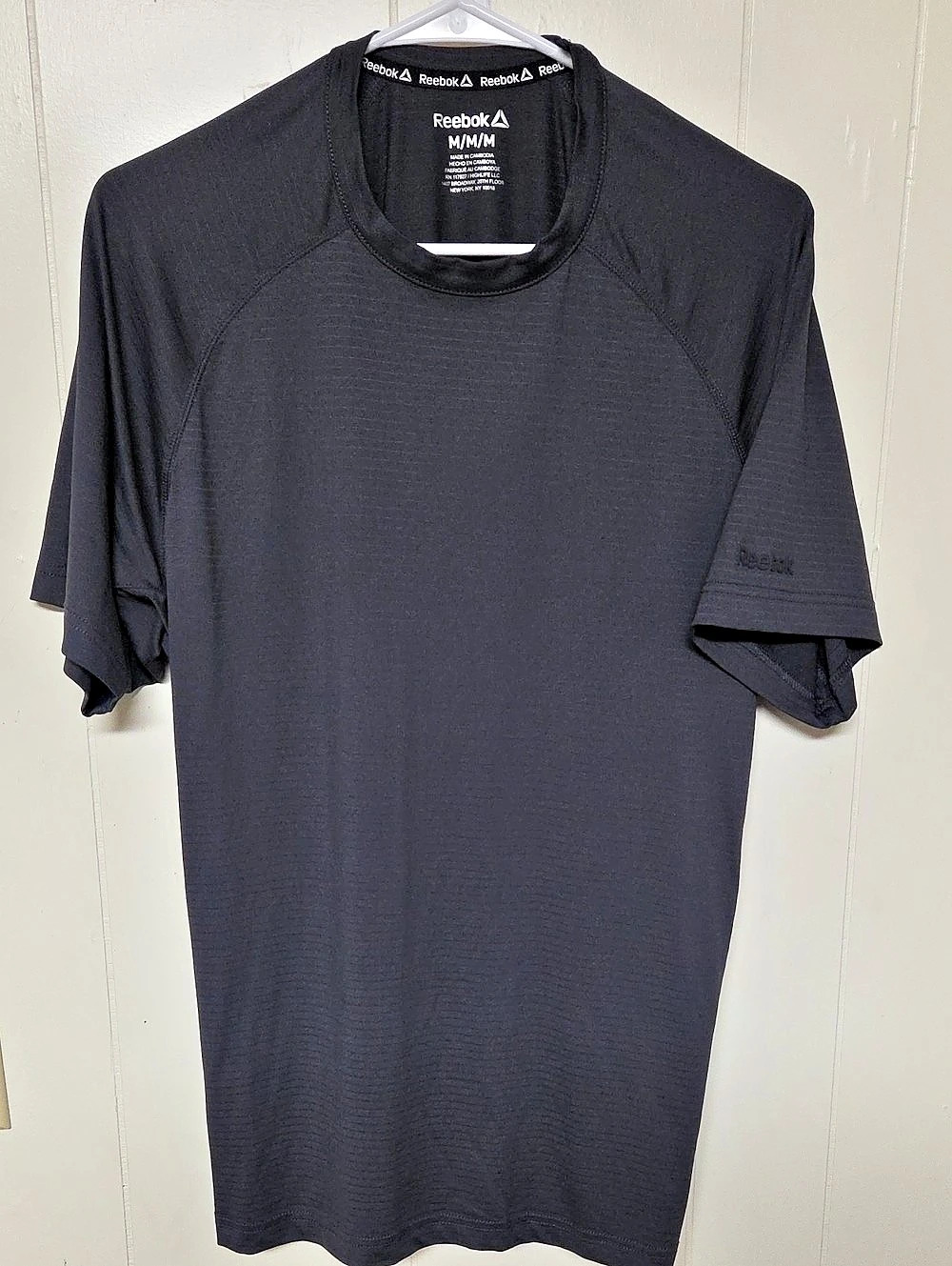 *NEW* Reebok Athletic Short Sleeve Shirt Size Medium, W/*NEW*Matching Bottoms XL